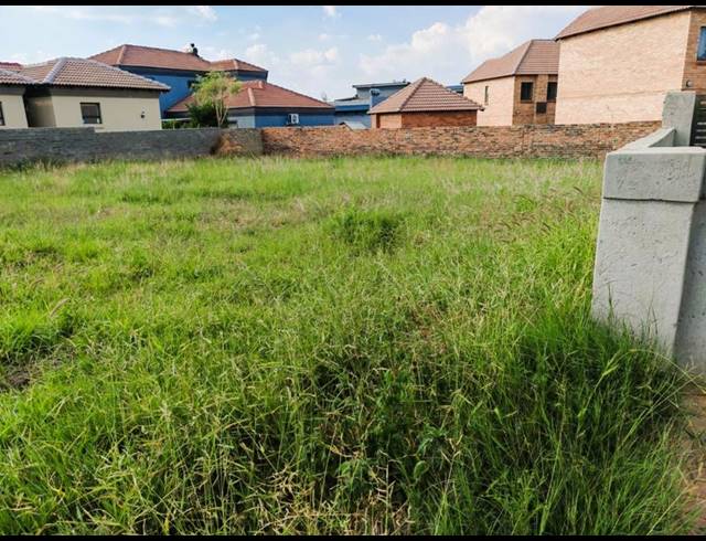 LAND FOR SALE IN WOODHILL ESTATE